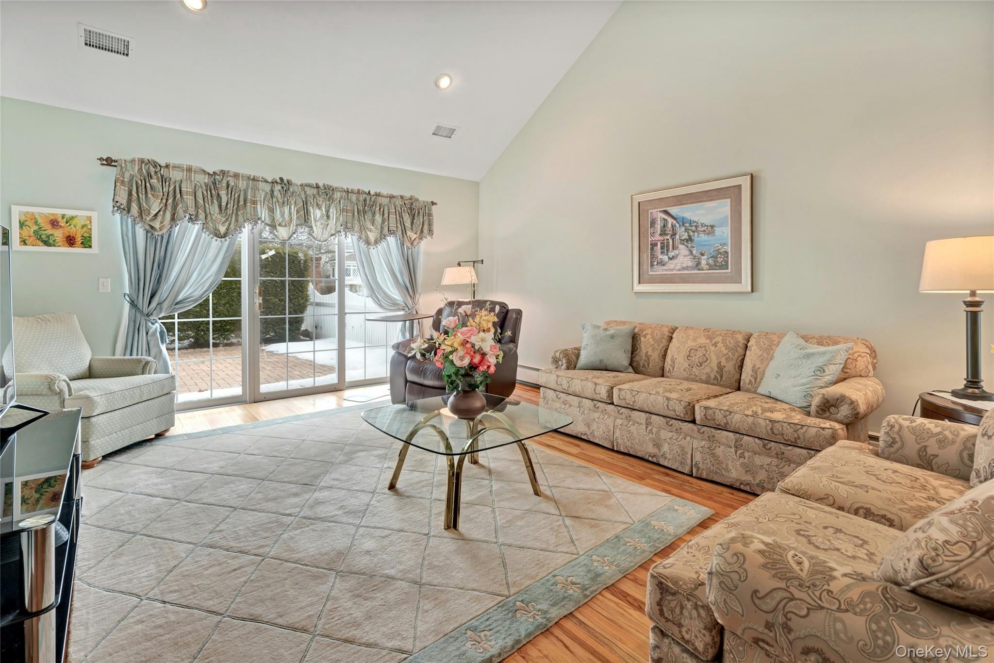 #13 photo, 1 Joyce's Way, 東長島 海湾 Bay Shore , NY 11706