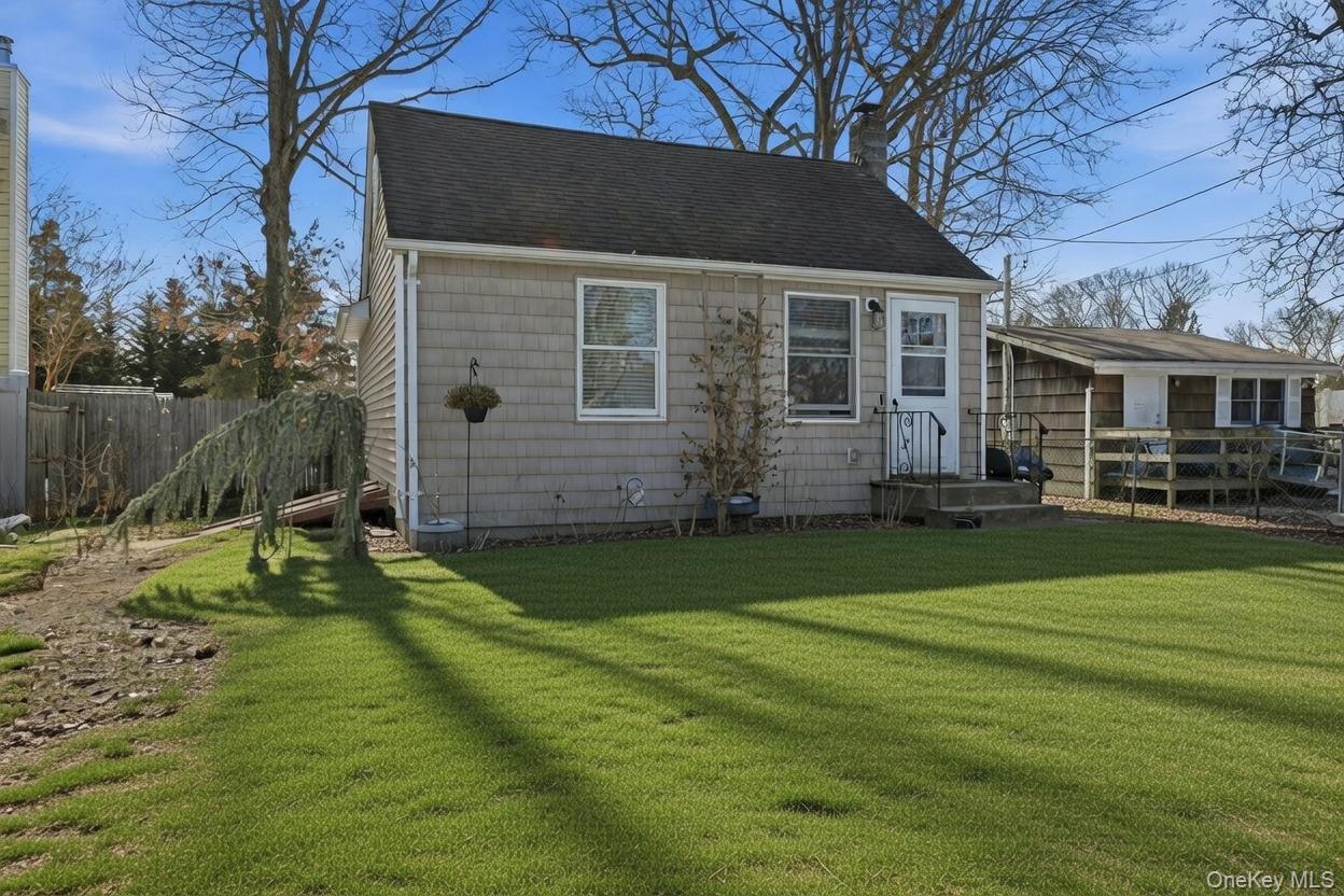 #1 photo, 36 Woodlawn Avenue, Selden , NY 11784