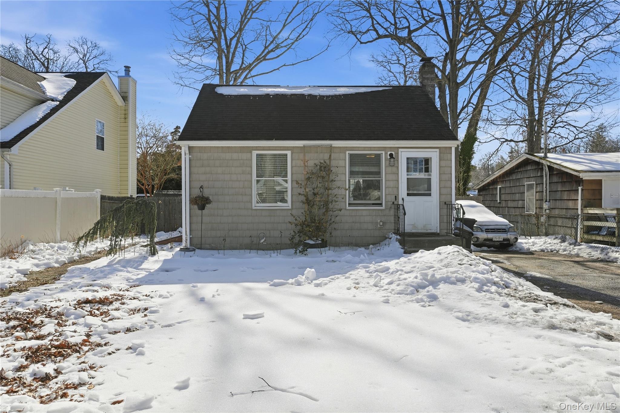 #2 photo, 36 Woodlawn Avenue, Selden , NY 11784