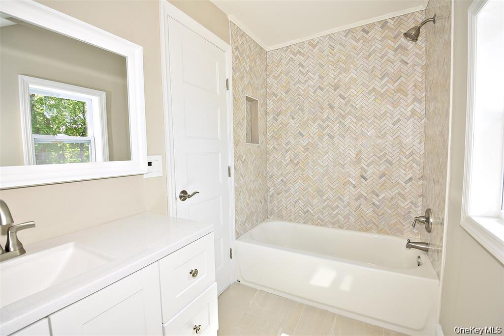 #13 photo, 7600 Main Road, East Marion , NY 11939