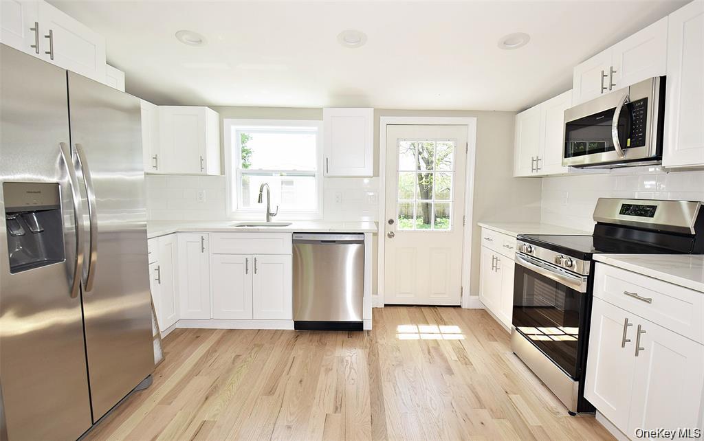 #16 photo, 7600 Main Road, East Marion , NY 11939