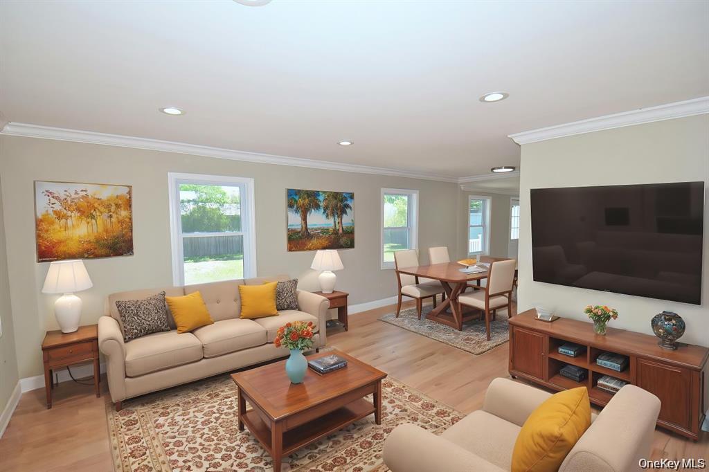 #7 photo, 7600 Main Road, East Marion , NY 11939