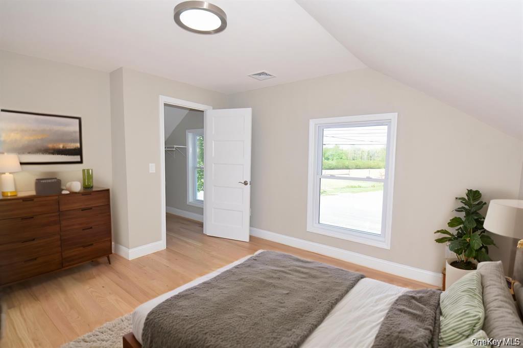 #8 photo, 7600 Main Road, East Marion , NY 11939