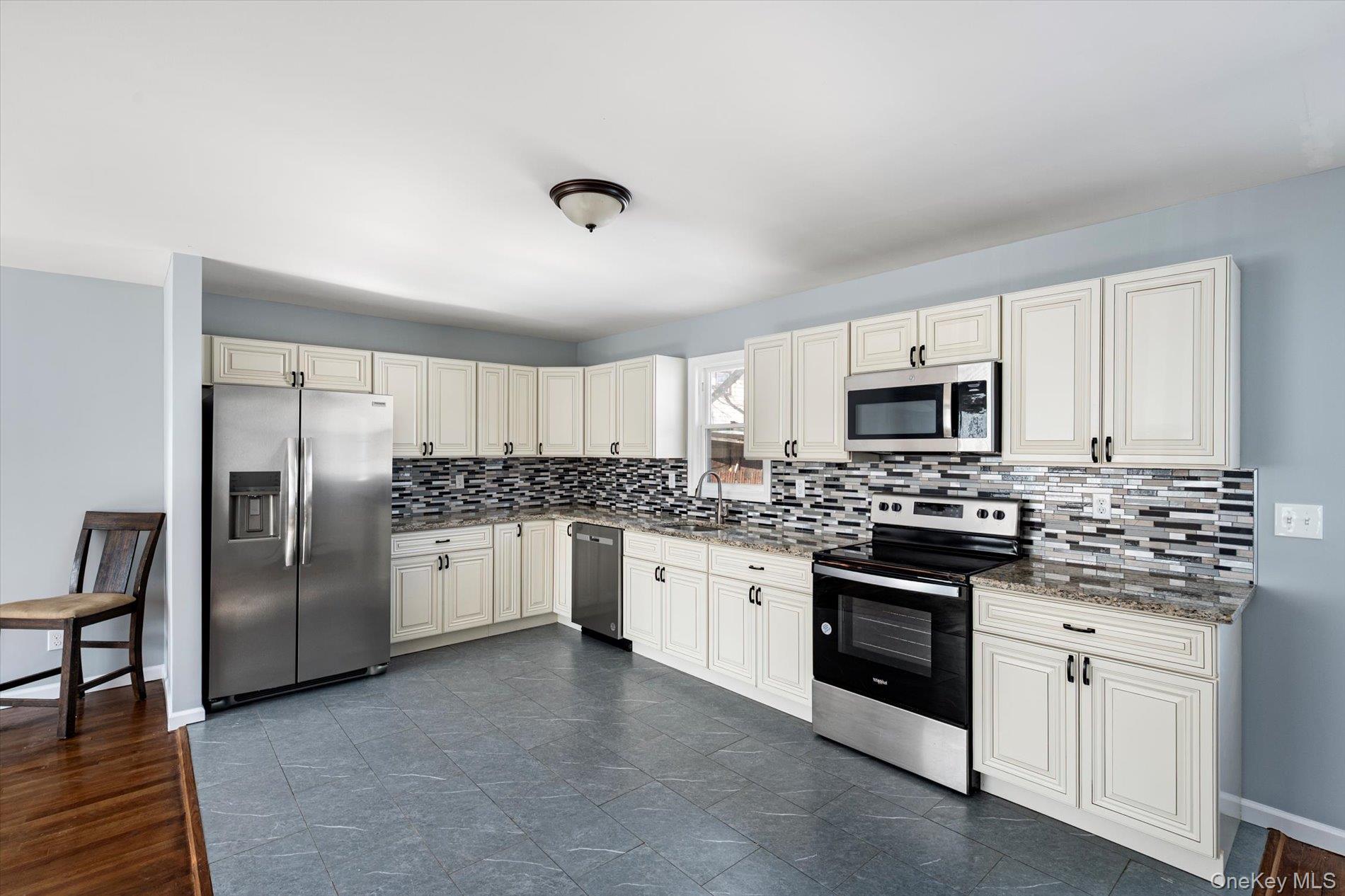 #11 photo, 93 Garfield Boulevard, Farmingdale , NY 11735