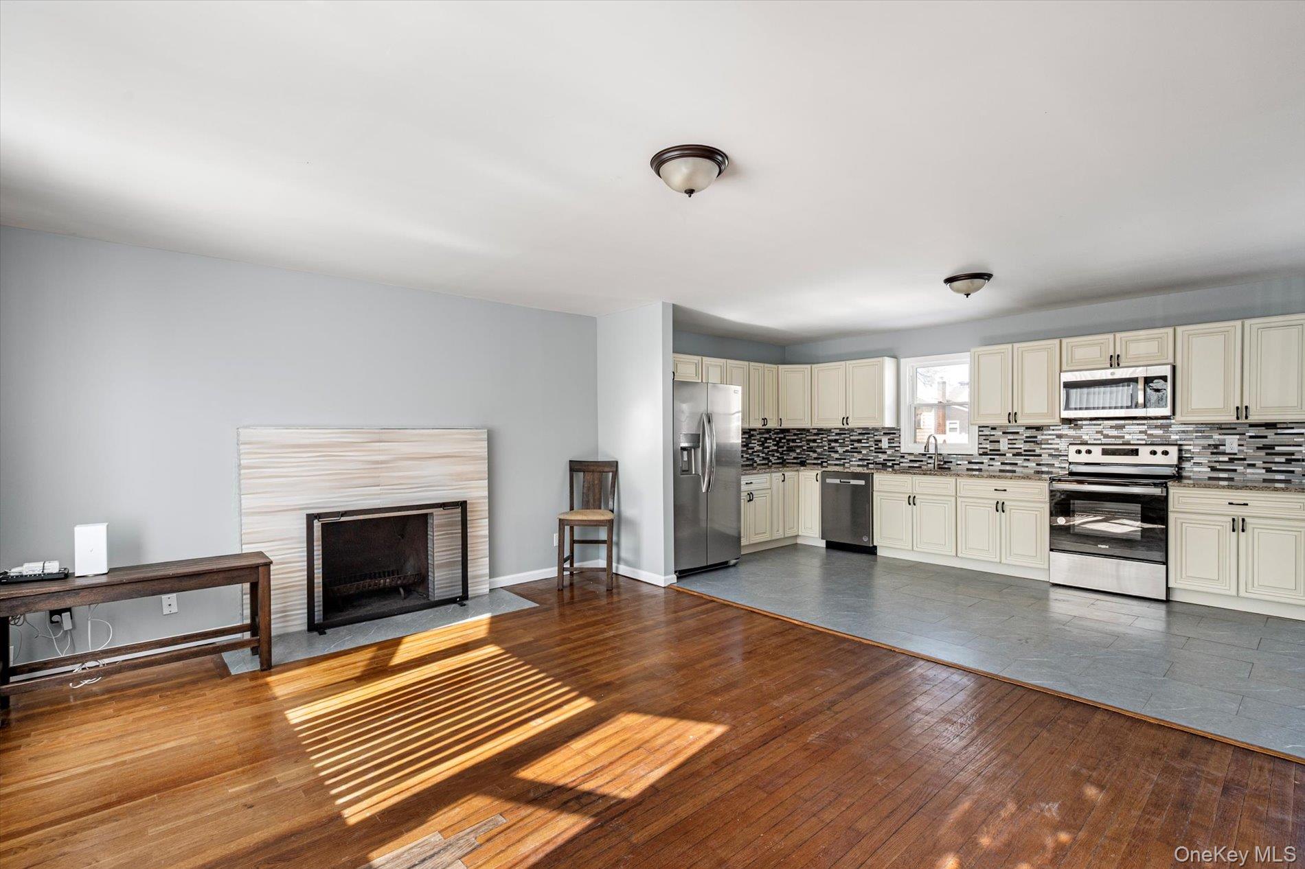 #9 photo, 93 Garfield Boulevard, Farmingdale , NY 11735