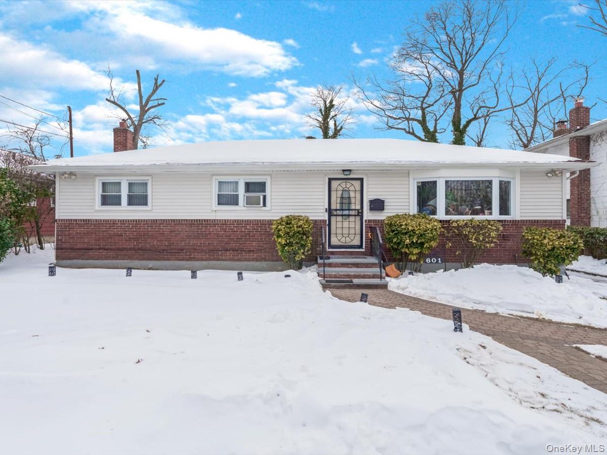 #1 photo, 601 Chautauqua Avenue, West Hempstead , NY 11552