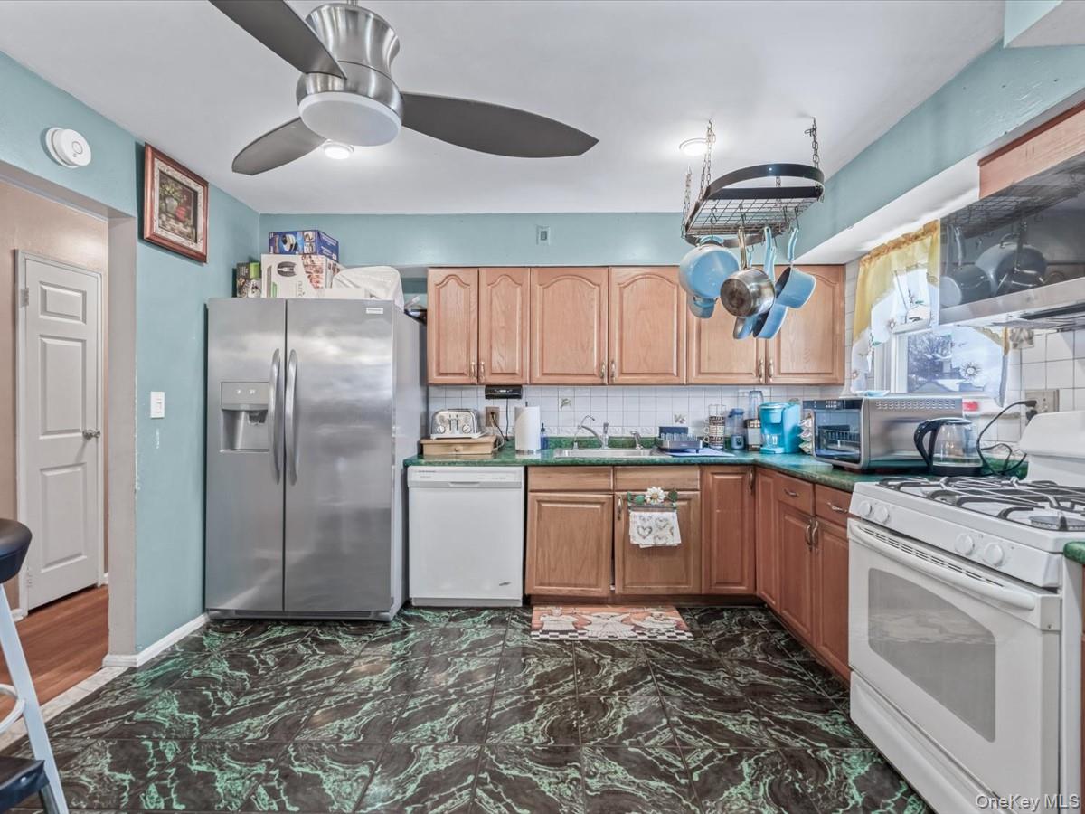 #6 photo, 601 Chautauqua Avenue, West Hempstead , NY 11552