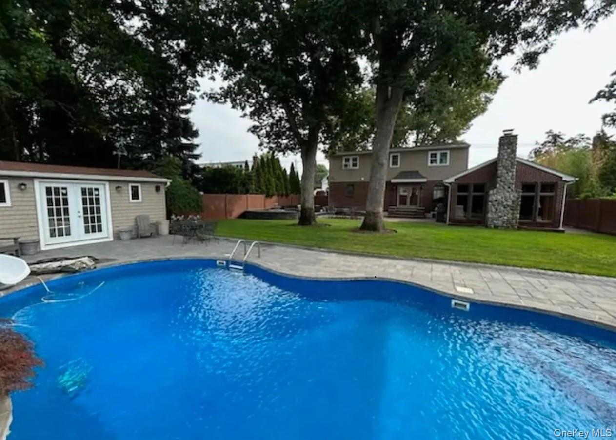 #1 photo, 396 Chestnut Avenue, מחוז נסאו East Meadow , NY 11554