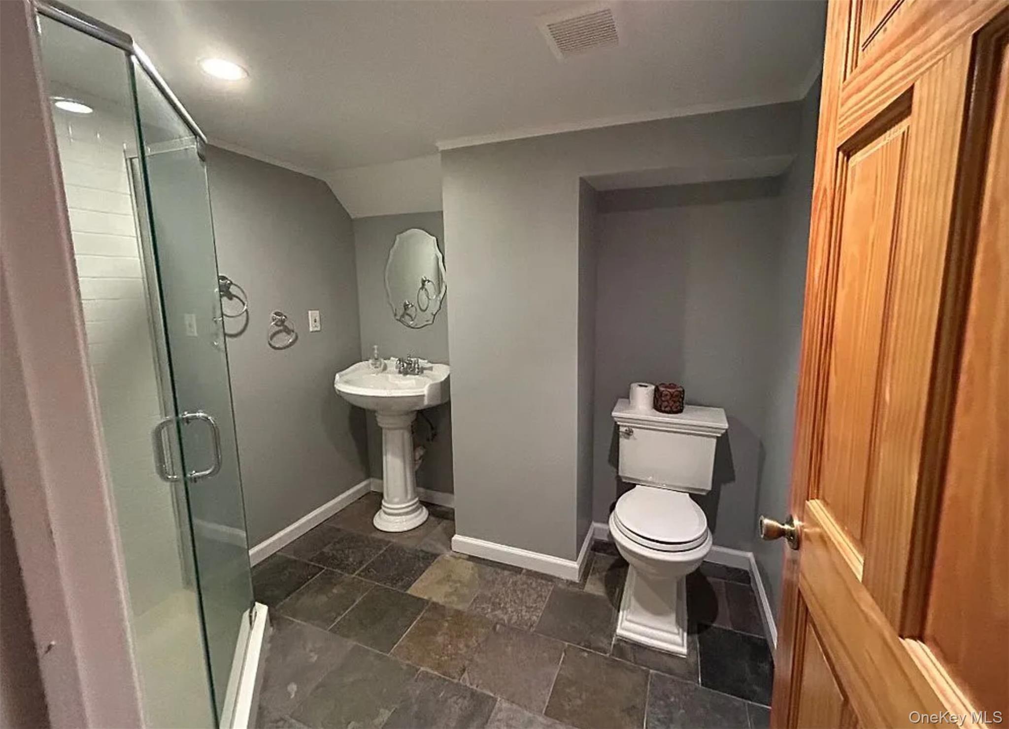 #13 photo, 396 Chestnut Avenue, מחוז נסאו East Meadow , NY 11554