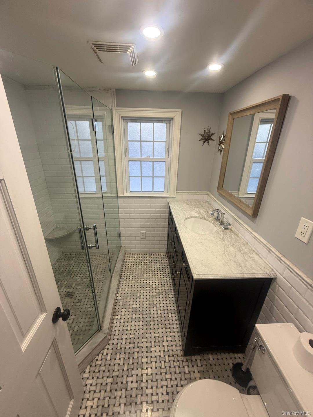 #14 photo, 396 Chestnut Avenue, מחוז נסאו East Meadow , NY 11554