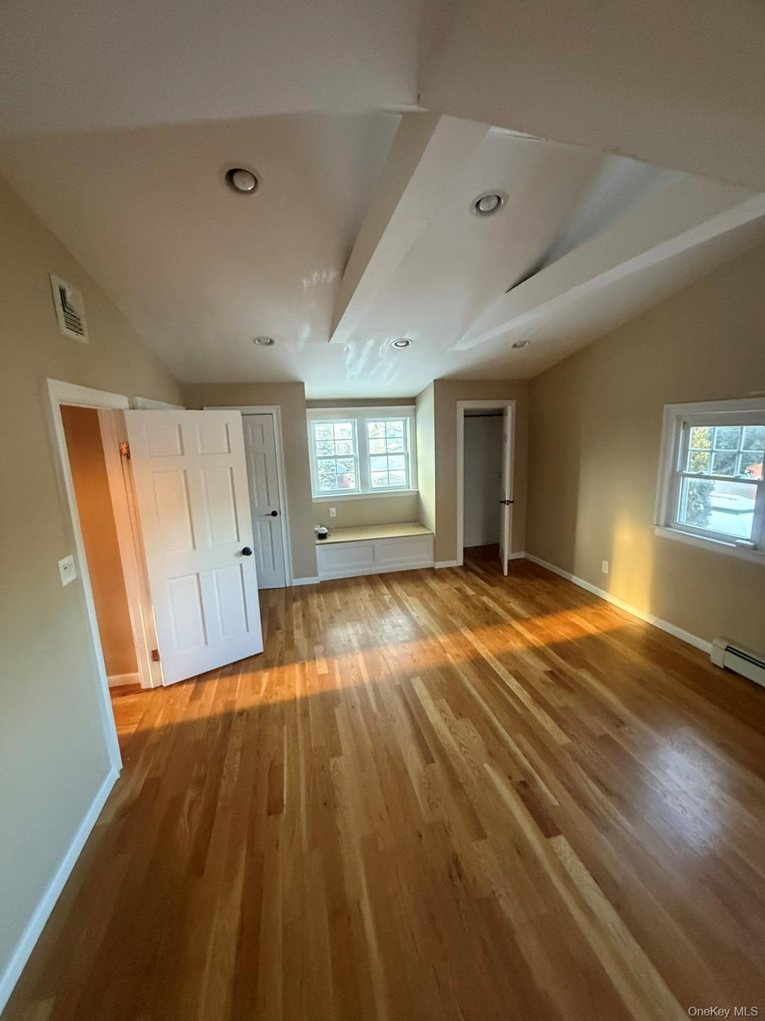 #16 photo, 396 Chestnut Avenue, מחוז נסאו East Meadow , NY 11554