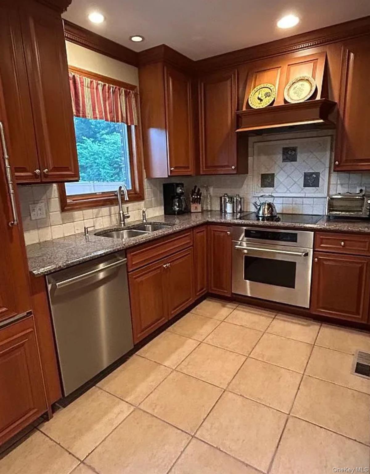 #2 photo, 396 Chestnut Avenue, מחוז נסאו East Meadow , NY 11554