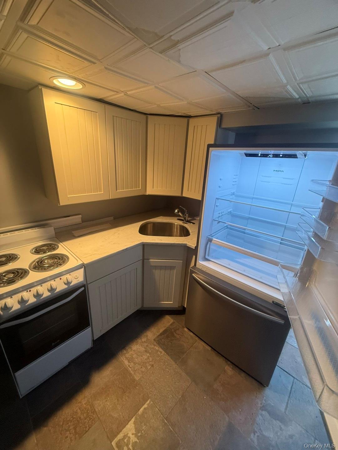 #5 photo, 396 Chestnut Avenue, מחוז נסאו East Meadow , NY 11554