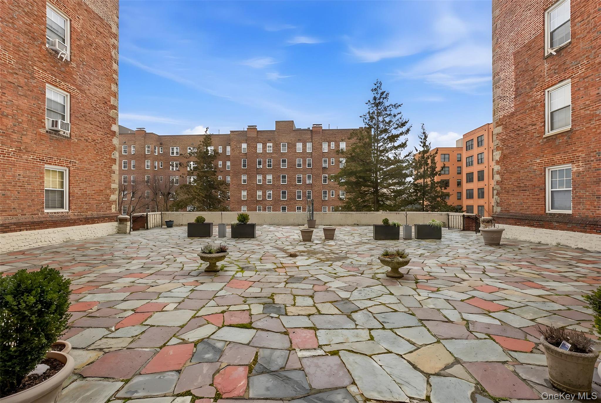 #19 photo, 270 Bronxville Road, ब्रोंक्स Bronxville , NY 10708