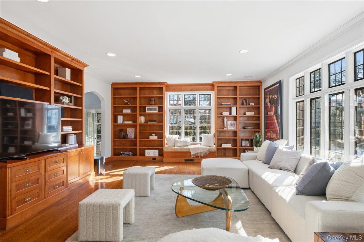 #11 photo, 8 South Drive, Larchmont , NY 10538