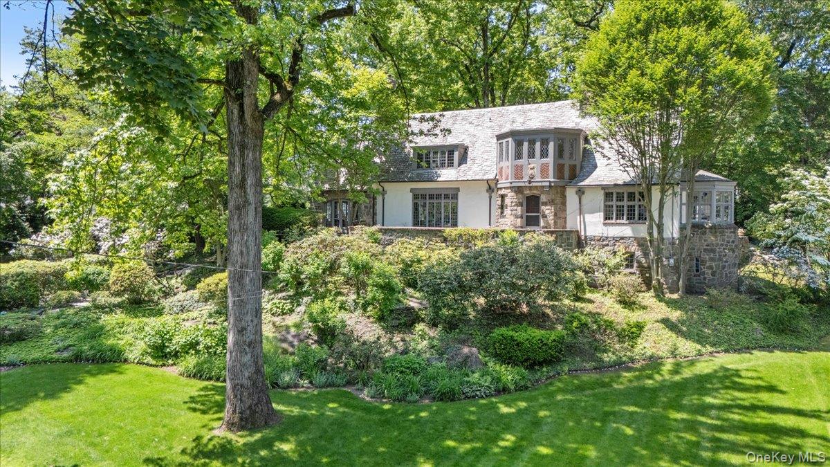 #2 photo, 8 South Drive, Larchmont , NY 10538