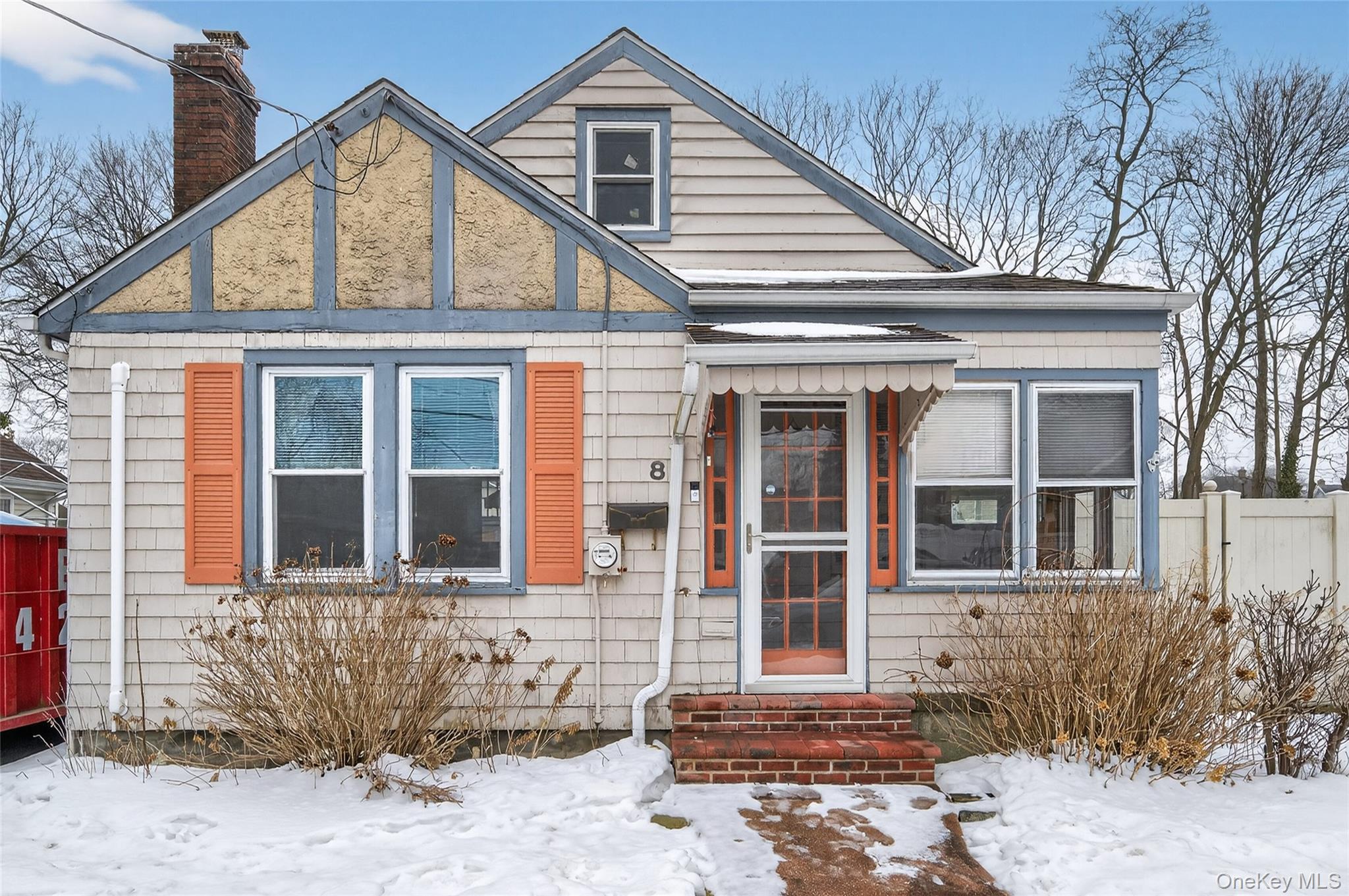 #1 photo, 8 Henry Place, सफ़ोक काउंटी Bay Shore , NY 11706