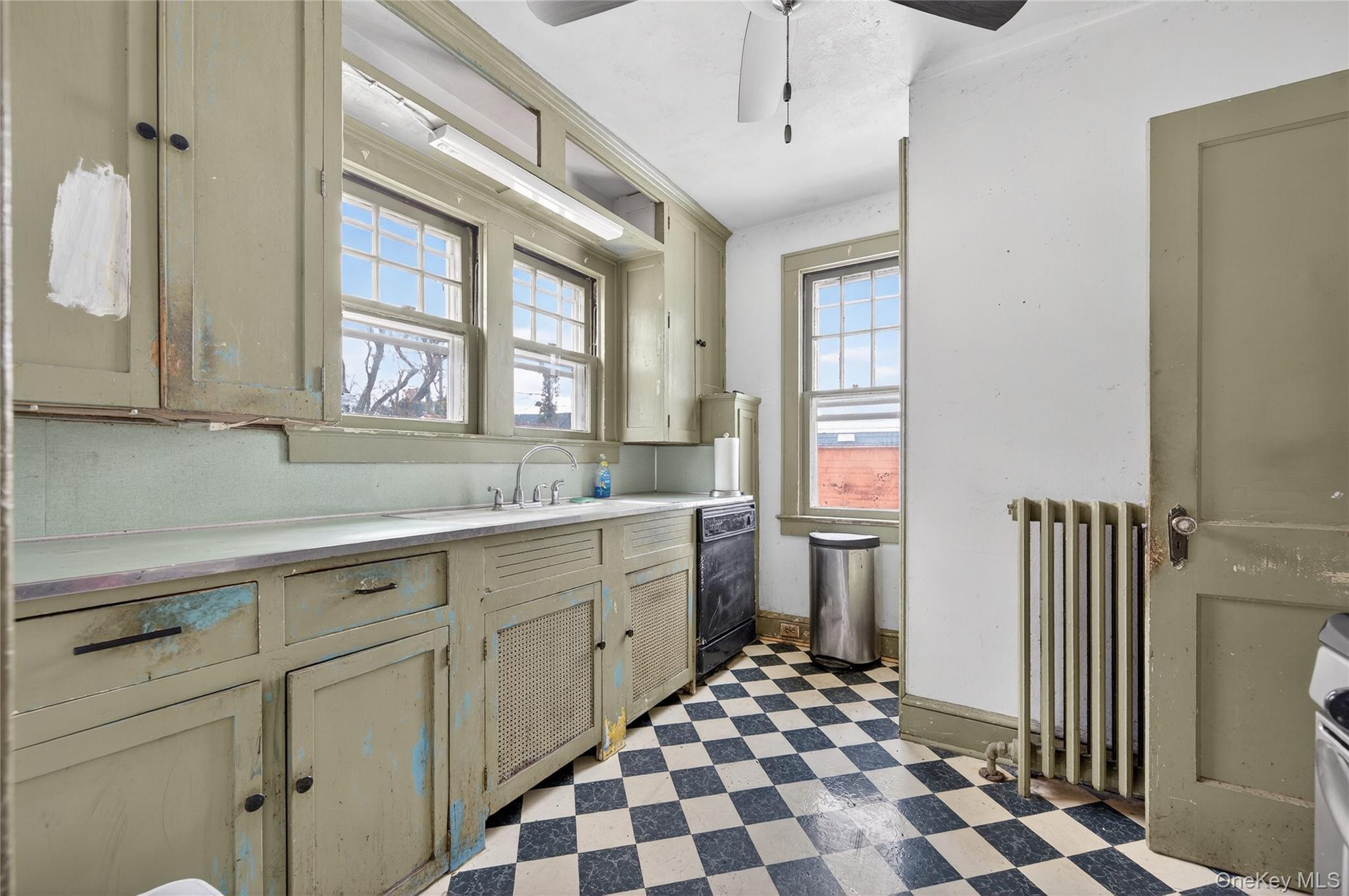 #10 photo, 8 Henry Place, सफ़ोक काउंटी Bay Shore , NY 11706