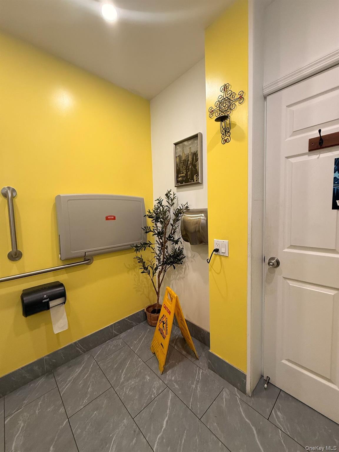 #12 photo, 882 Hempstead Turnpike, Franklin Square , NY 11010