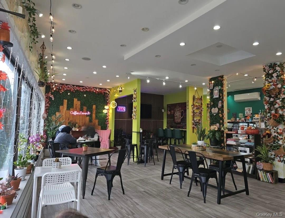 #20 photo, 882 Hempstead Turnpike, Franklin Square , NY 11010