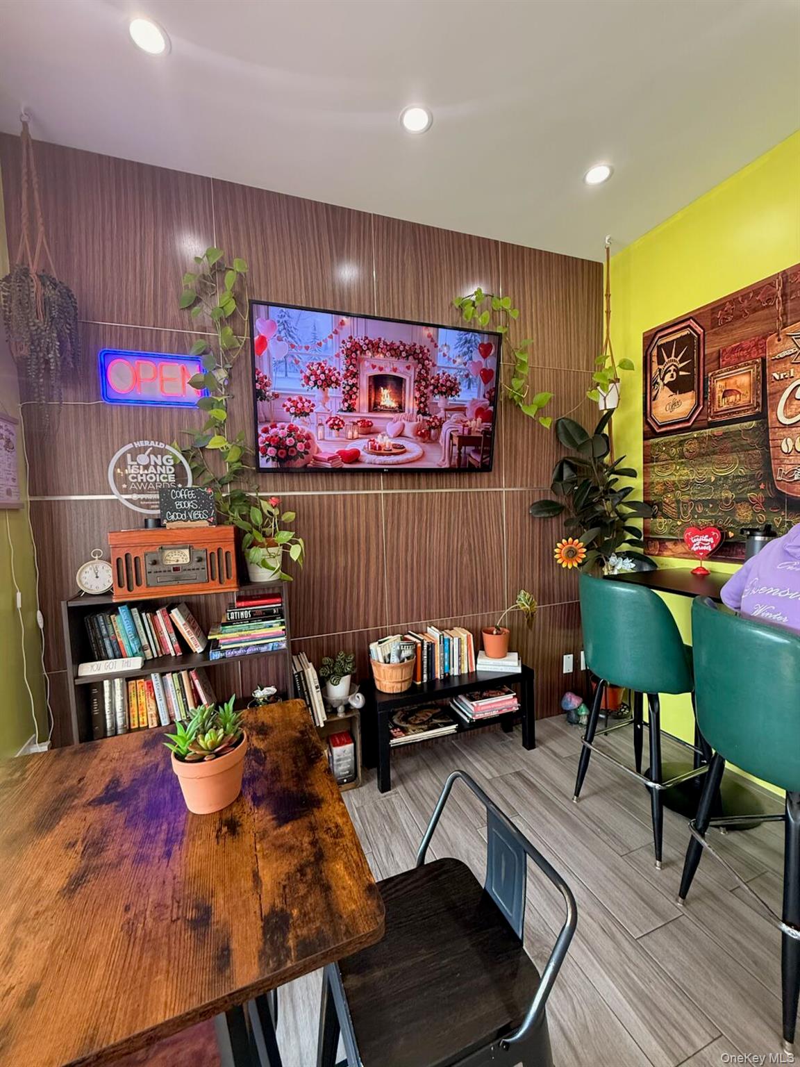 #6 photo, 882 Hempstead Turnpike, Franklin Square , NY 11010