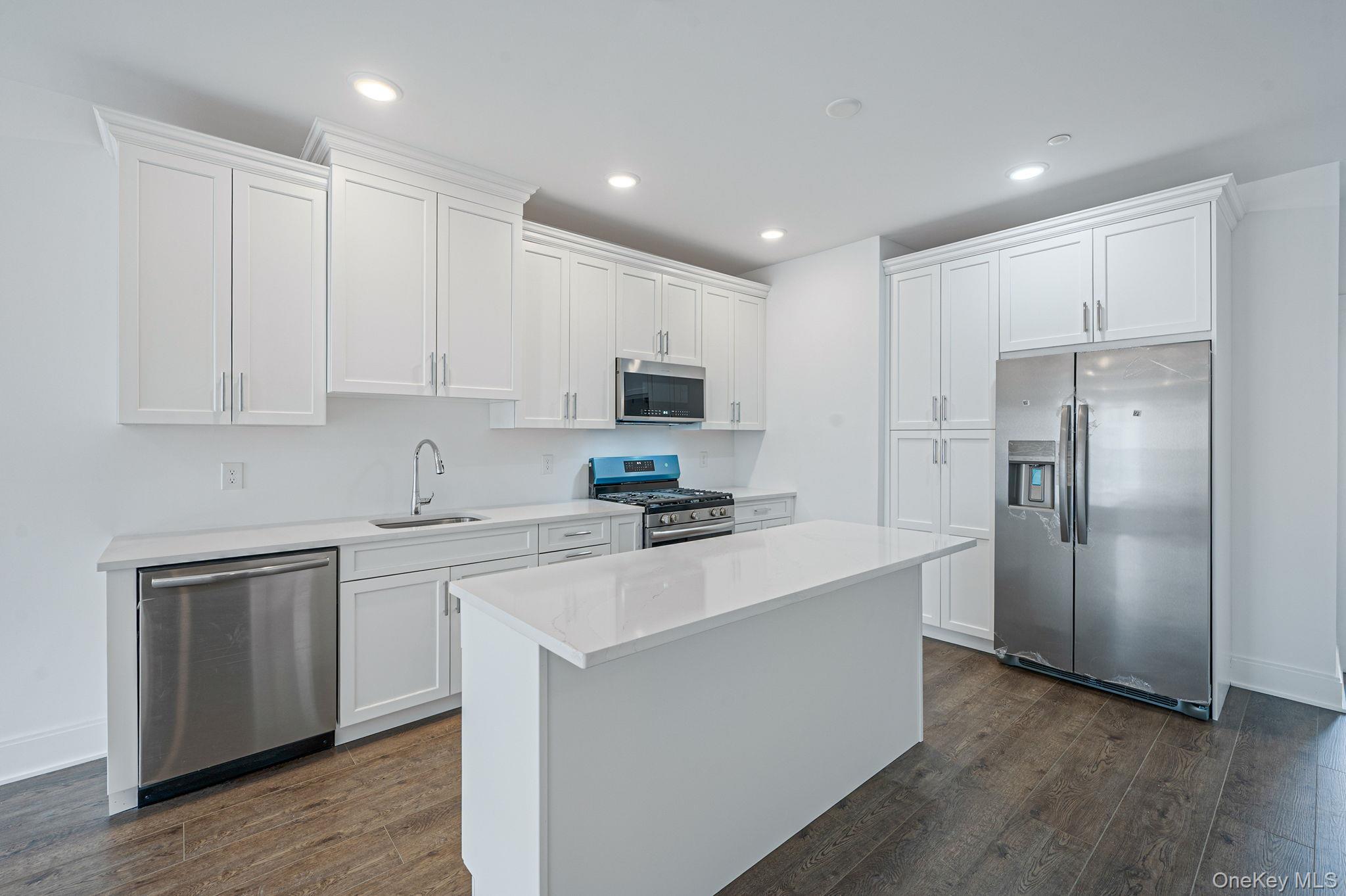 #10 photo, 506 Emanuel Way, ناسو East Meadow , NY 11554