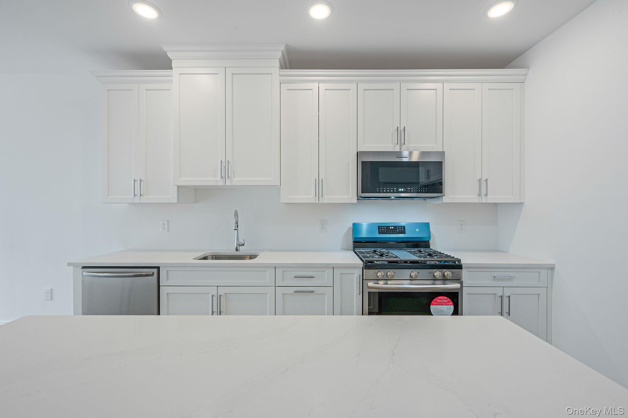 #11 photo, 506 Emanuel Way, ناسو East Meadow , NY 11554