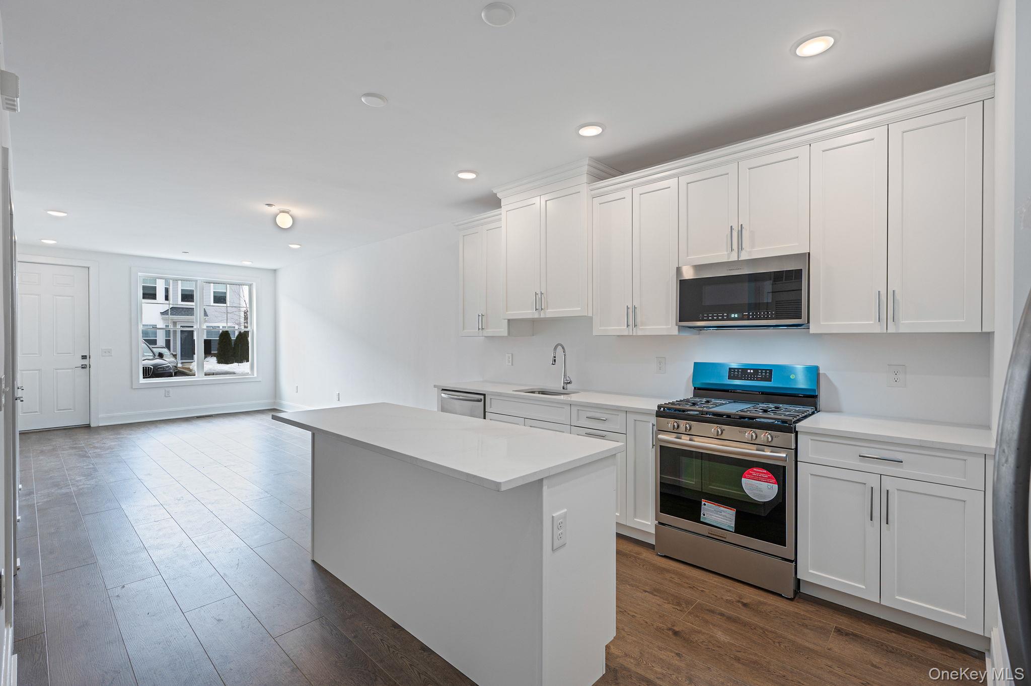 #12 photo, 506 Emanuel Way, ناسو East Meadow , NY 11554