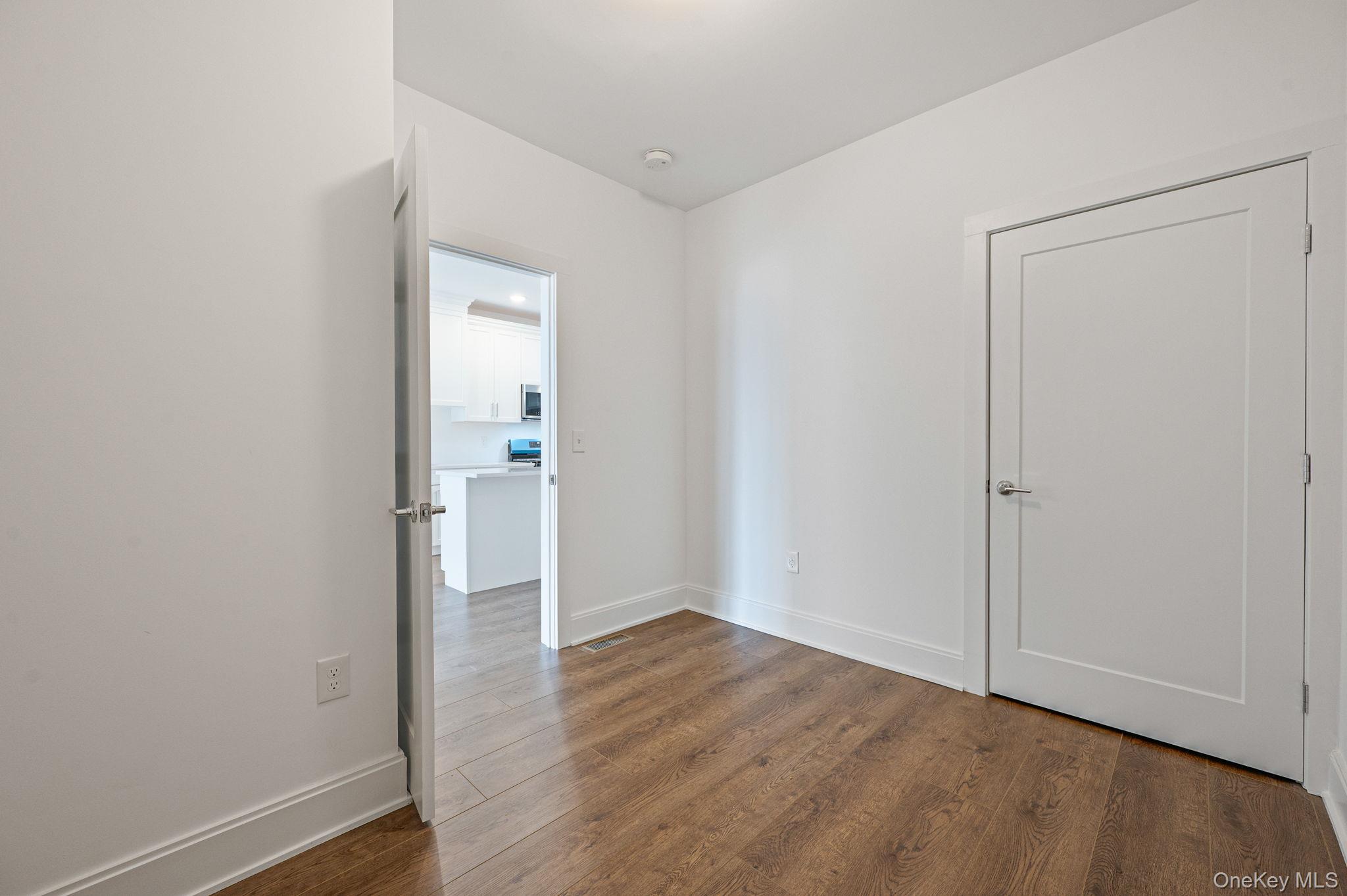 #17 photo, 506 Emanuel Way, ناسو East Meadow , NY 11554