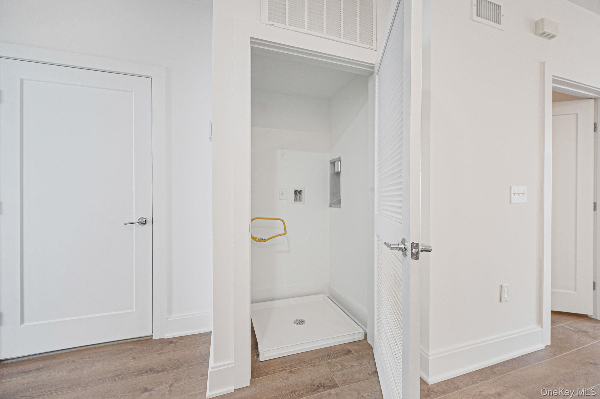 #18 photo, 506 Emanuel Way, ناسو East Meadow , NY 11554