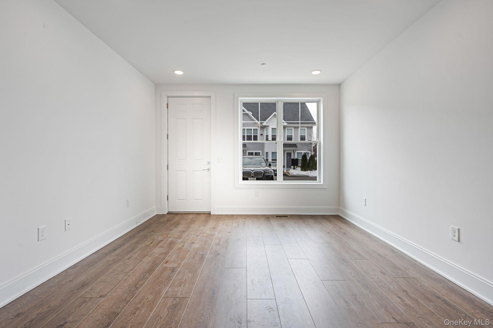 #6 photo, 506 Emanuel Way, ناسو East Meadow , NY 11554