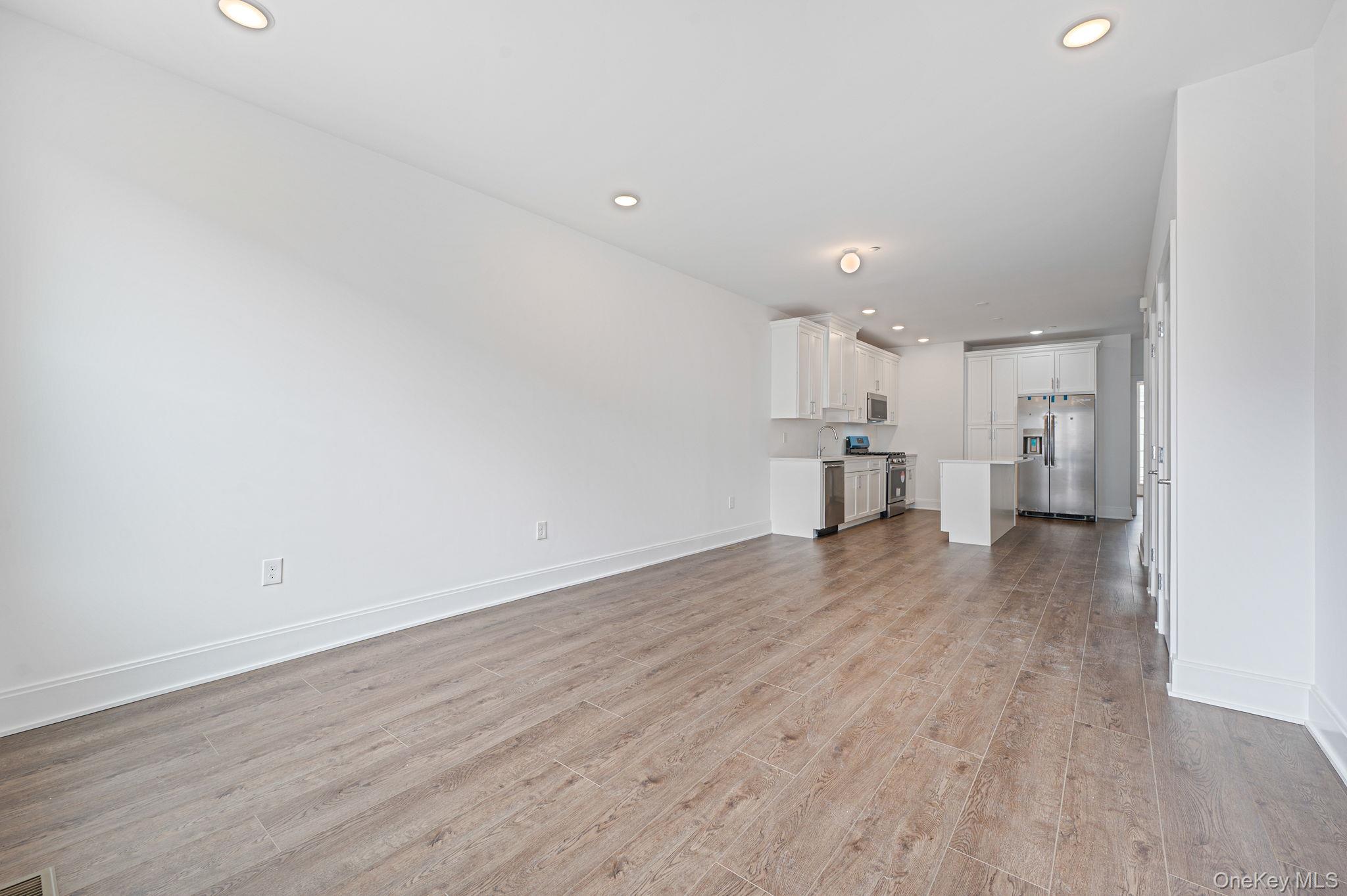 #7 photo, 506 Emanuel Way, ناسو East Meadow , NY 11554