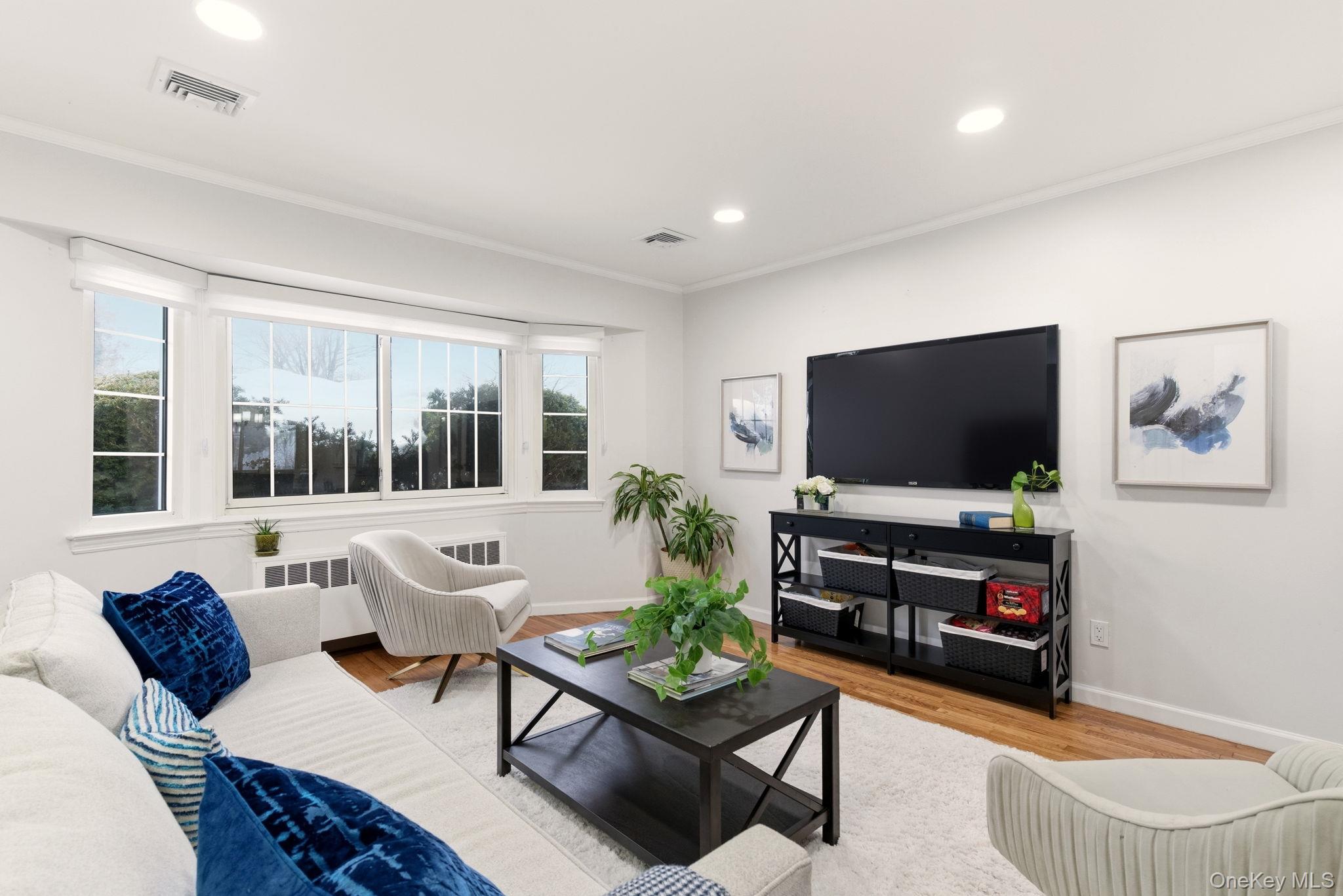 #4 photo, 225 Willets Lane, Jericho , NY 11753