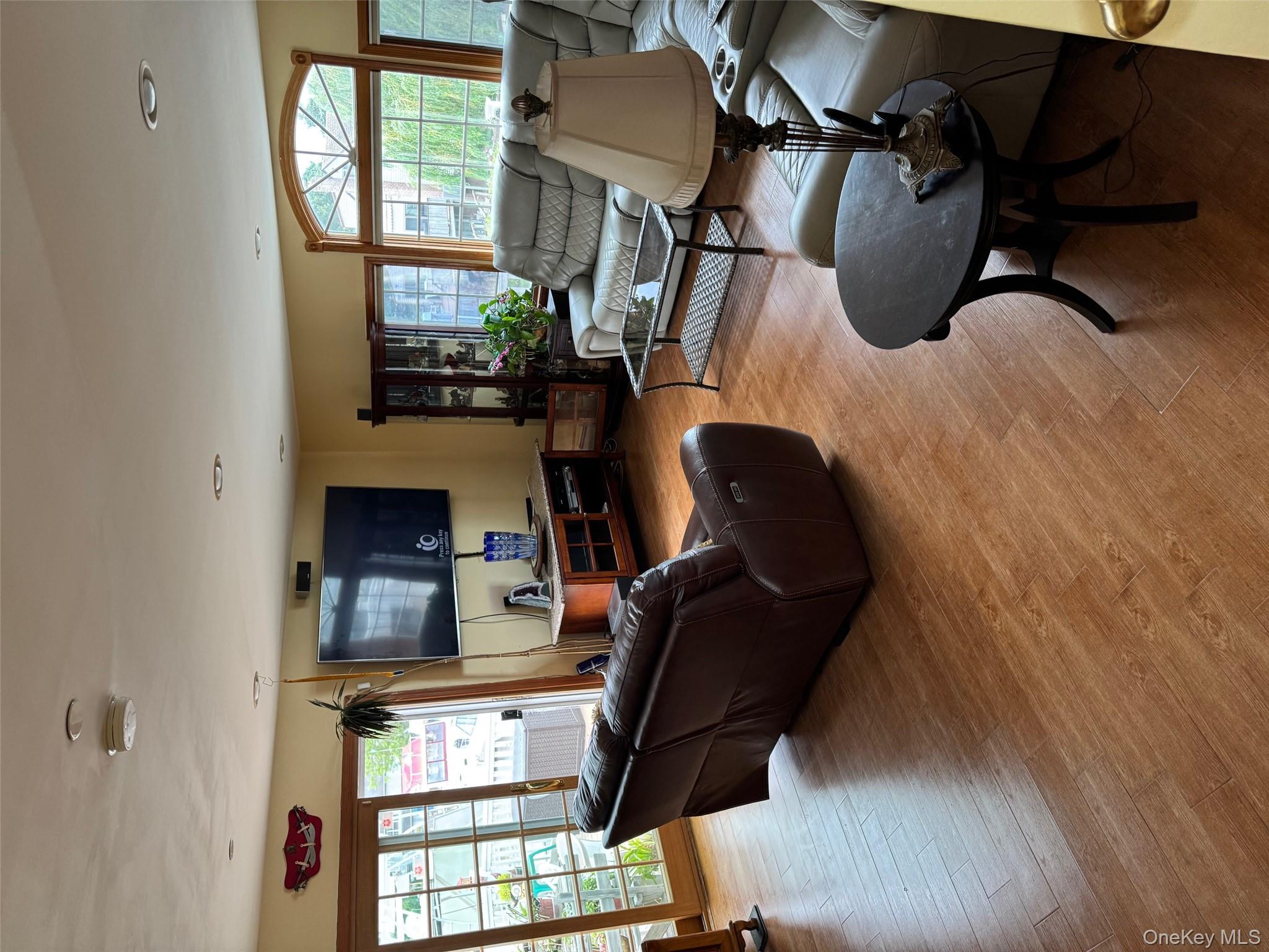 #10 photo, 729 S 9th Street, Lindenhurst , NY 11757