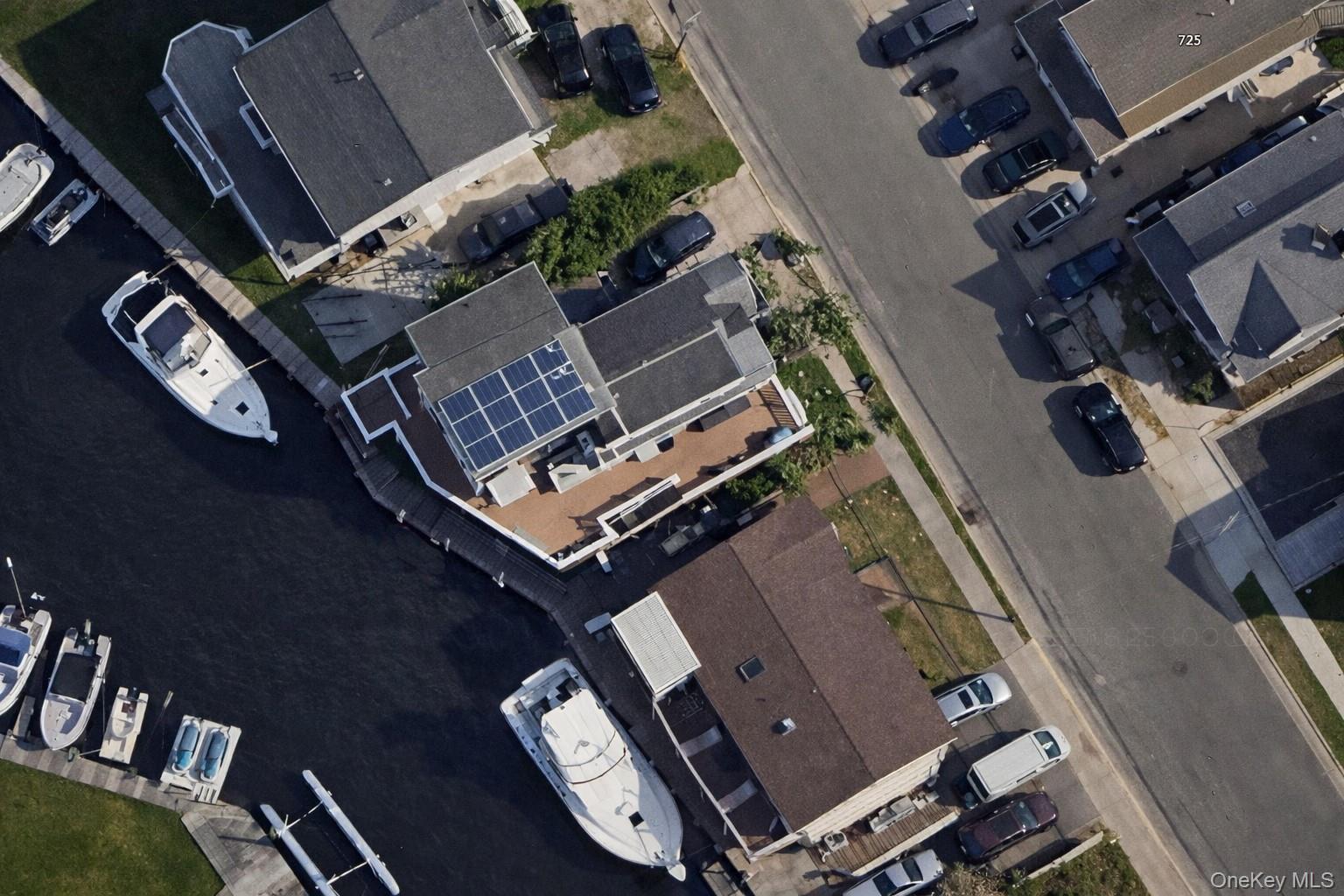 #14 photo, 729 S 9th Street, Lindenhurst , NY 11757