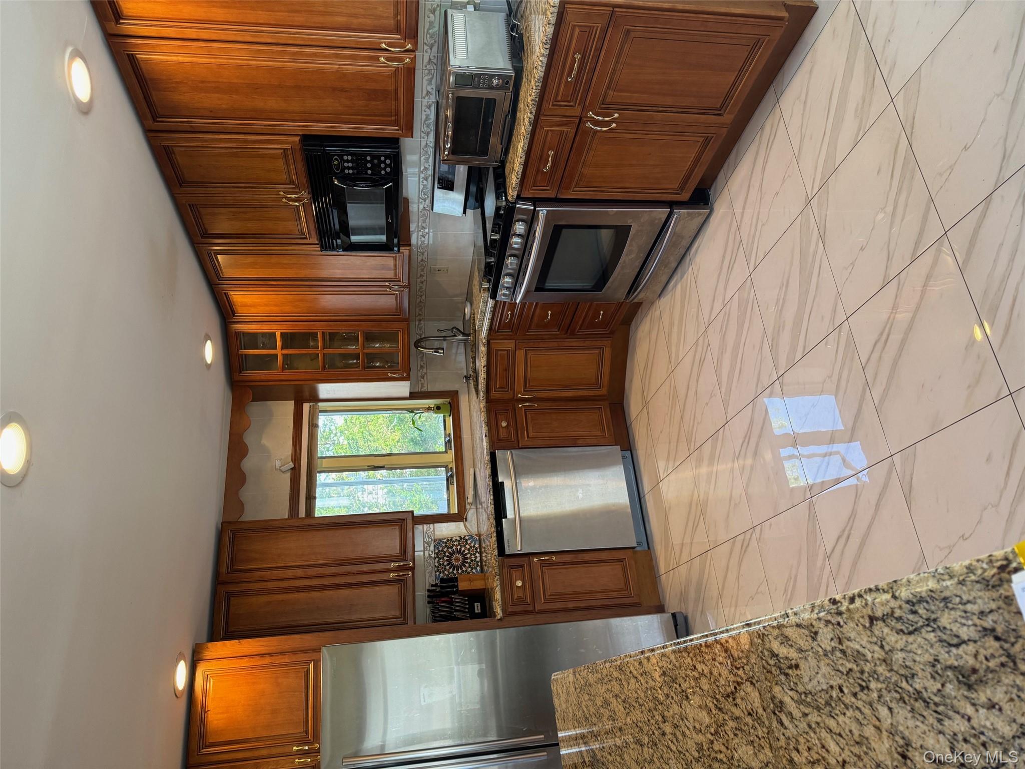 #7 photo, 729 S 9th Street, Lindenhurst , NY 11757