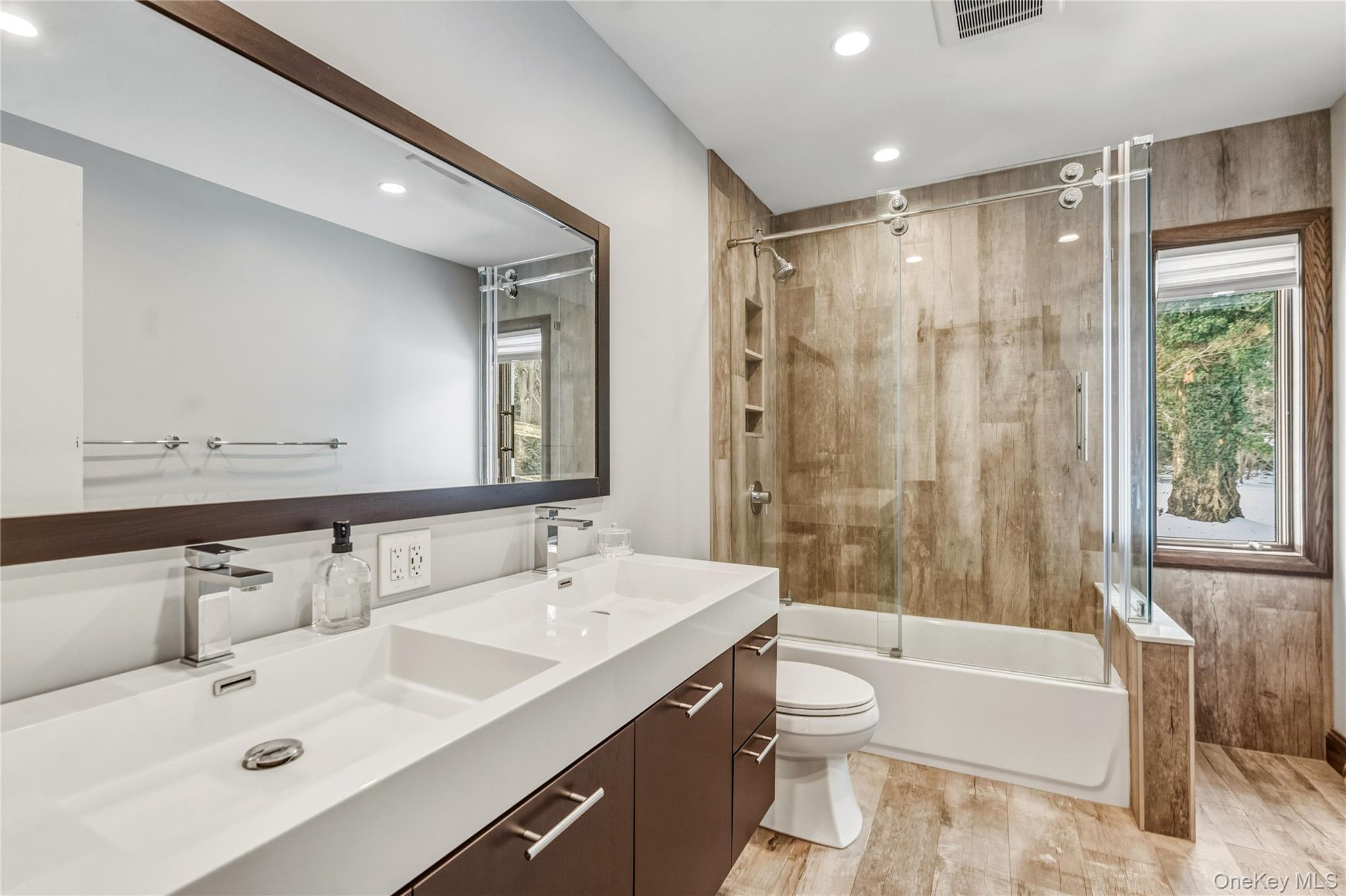 #20 photo, 19 Frost Creek Drive, מחוז נסאו Lattingtown , NY 11560