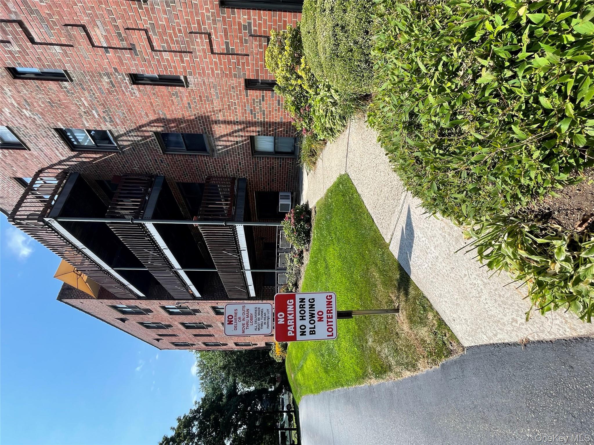 #15 photo, 5 Oakdale Manor, Suffern , NY 10901