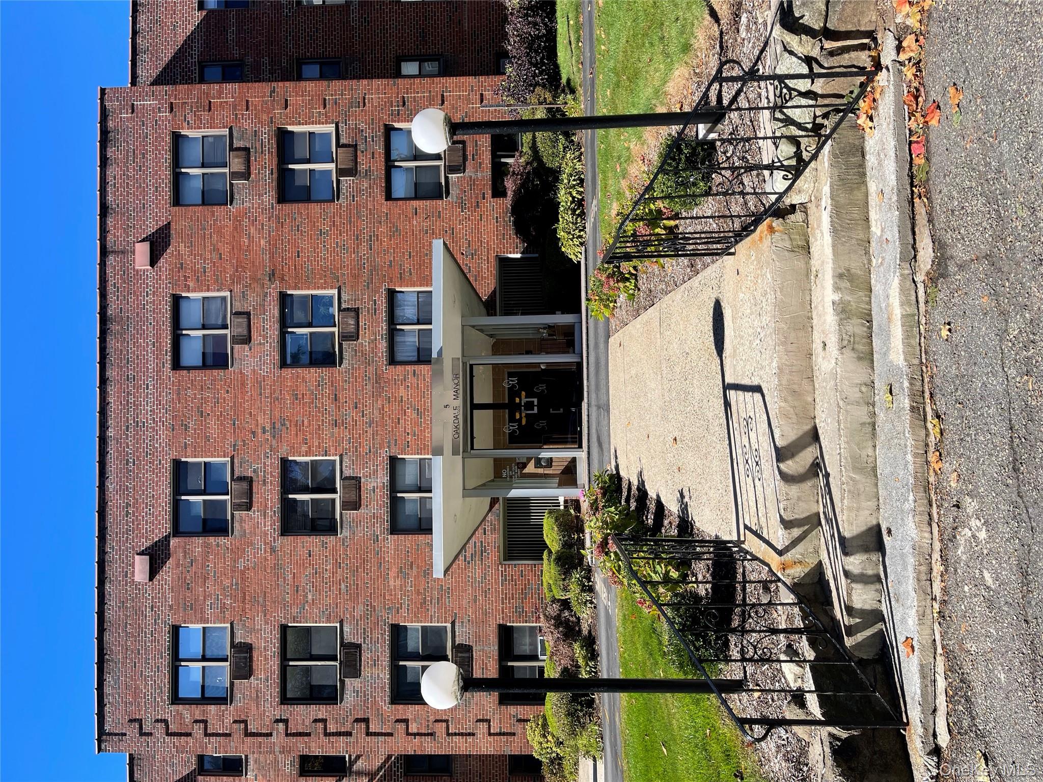 #2 photo, 5 Oakdale Manor, Suffern , NY 10901