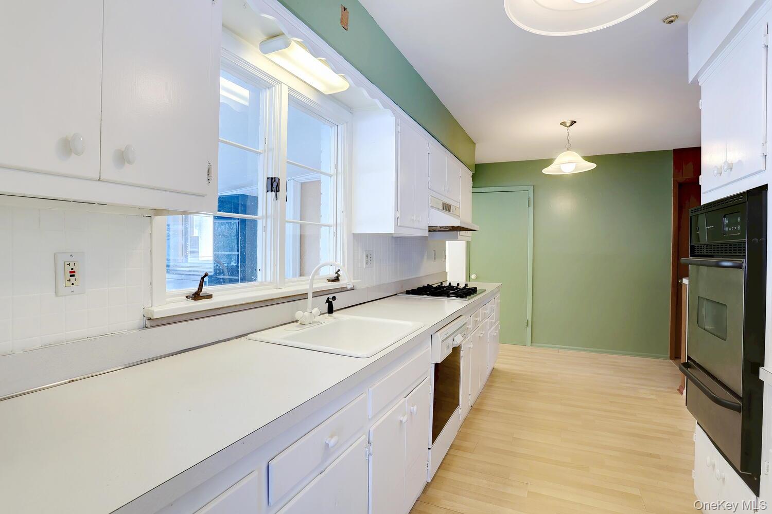 #14 photo, 5 Steinway Court, Suffern , NY 10901