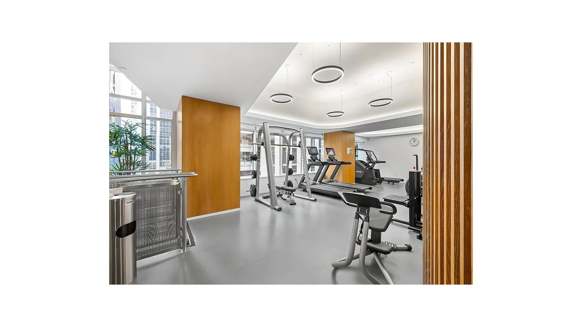 #12 photo, 15 W 53RD Street, Midtown , NY 10019