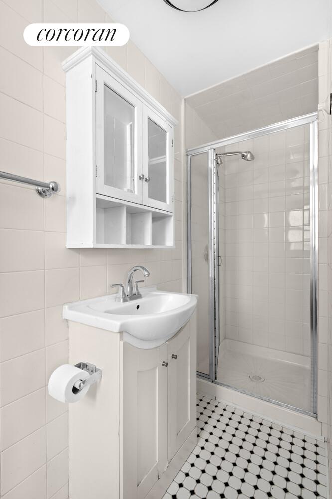 #5 photo, 13 DENTON Place, הברונקס Gowanus , NY 11215