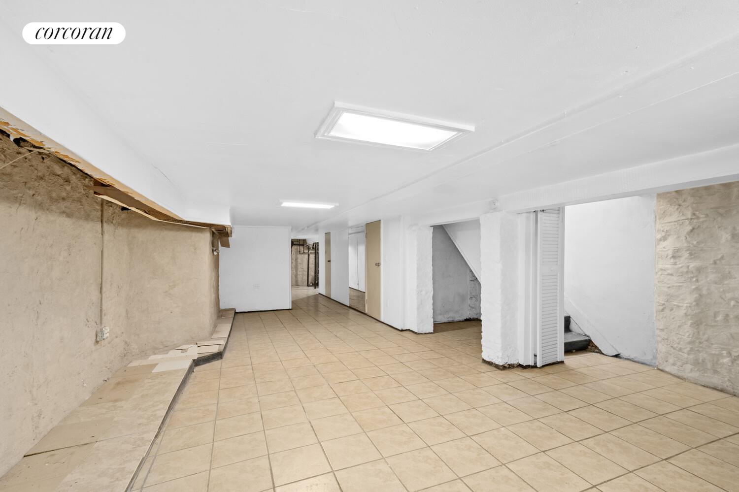 #8 photo, 13 DENTON Place, הברונקס Gowanus , NY 11215