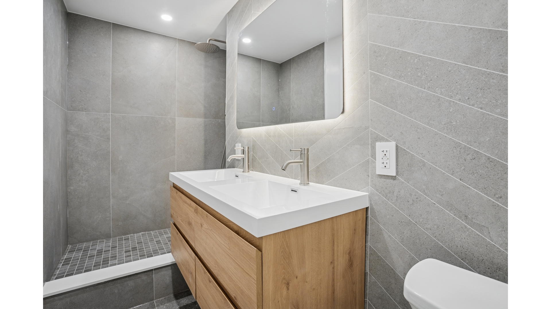 #9 photo, 201 E 17TH Street, 맨해튼 Gramercy Park , NY 10003