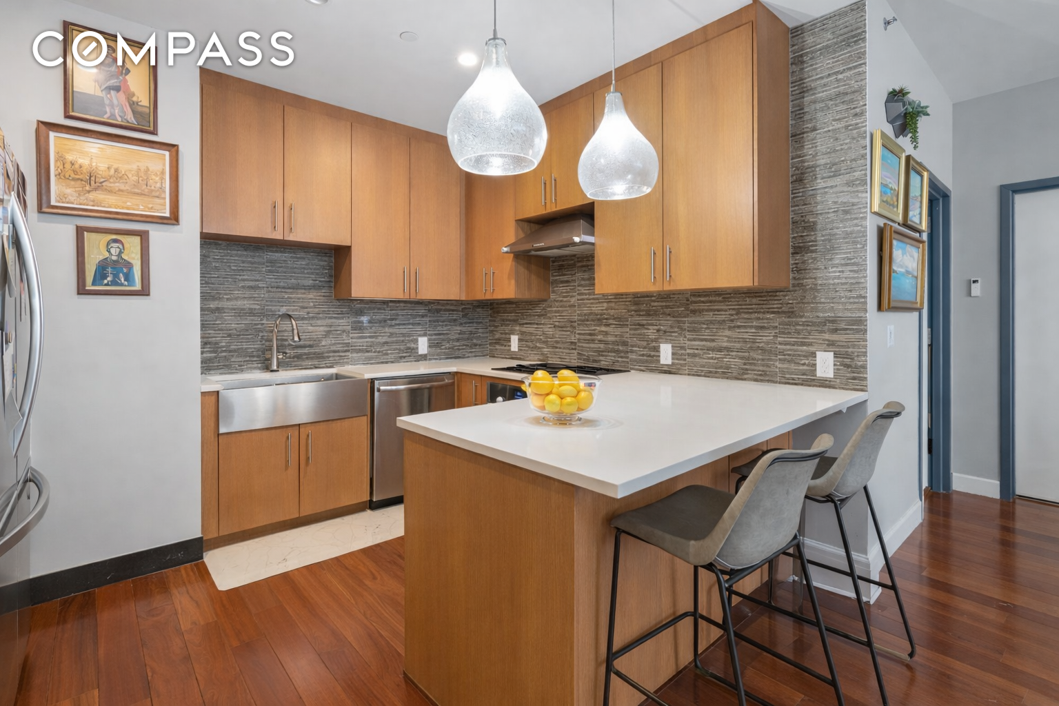 #5 photo, 5-25 47th Road, Long Island City , NY 11101