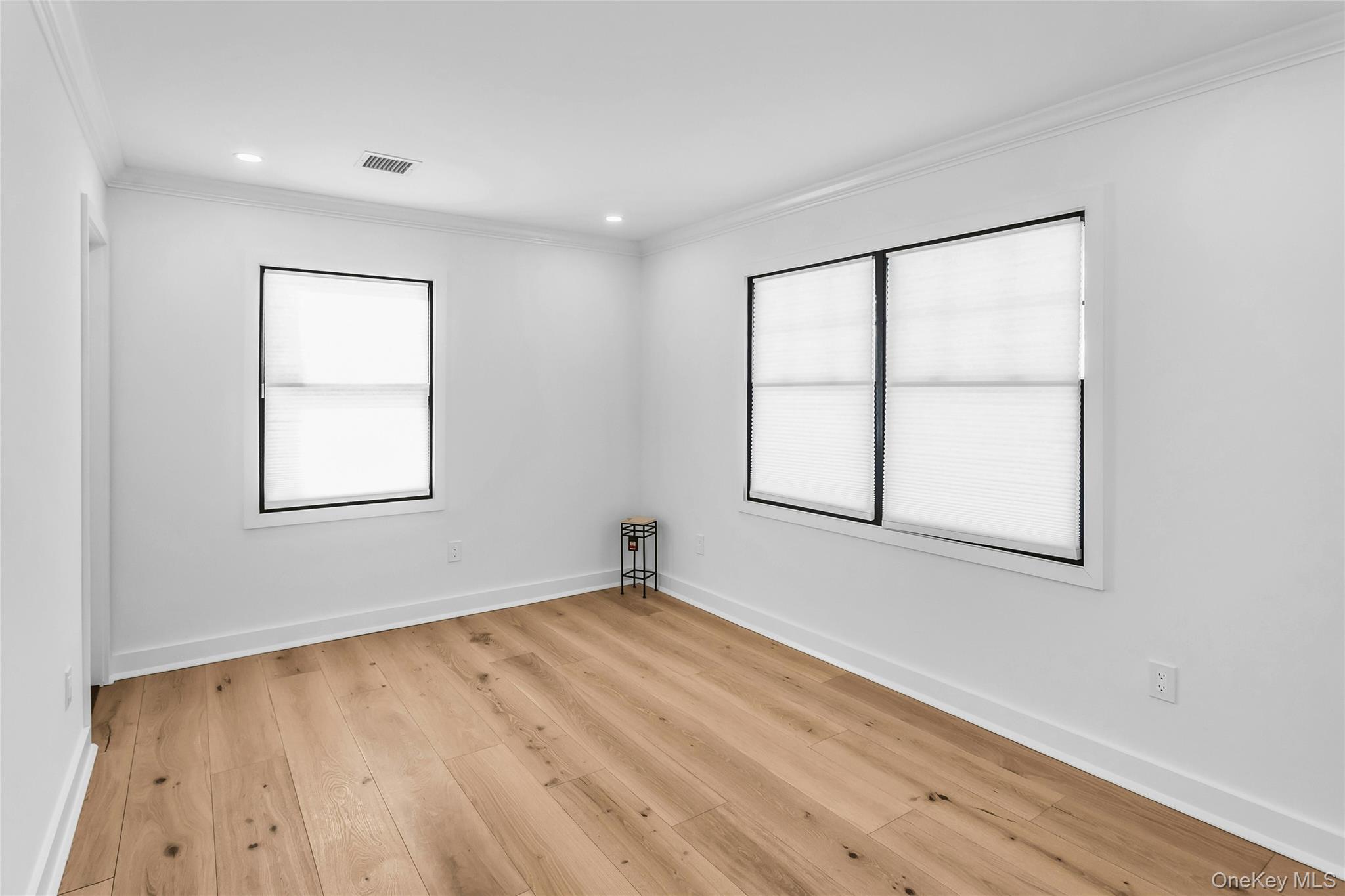 #20 photo, 8 Allison Drive, Old Bethpage , NY 11804