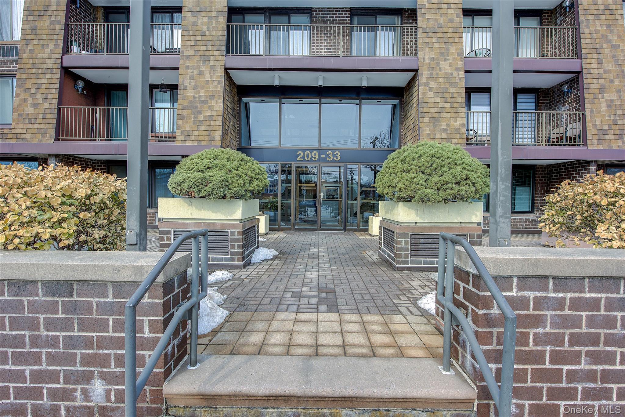 #1 photo, 209-33 26th Avenue, बेसाइड Bayside , NY 11360