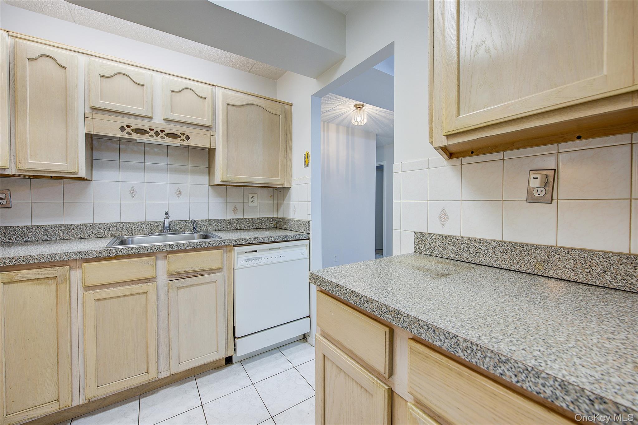 #13 photo, 209-33 26th Avenue, बेसाइड Bayside , NY 11360