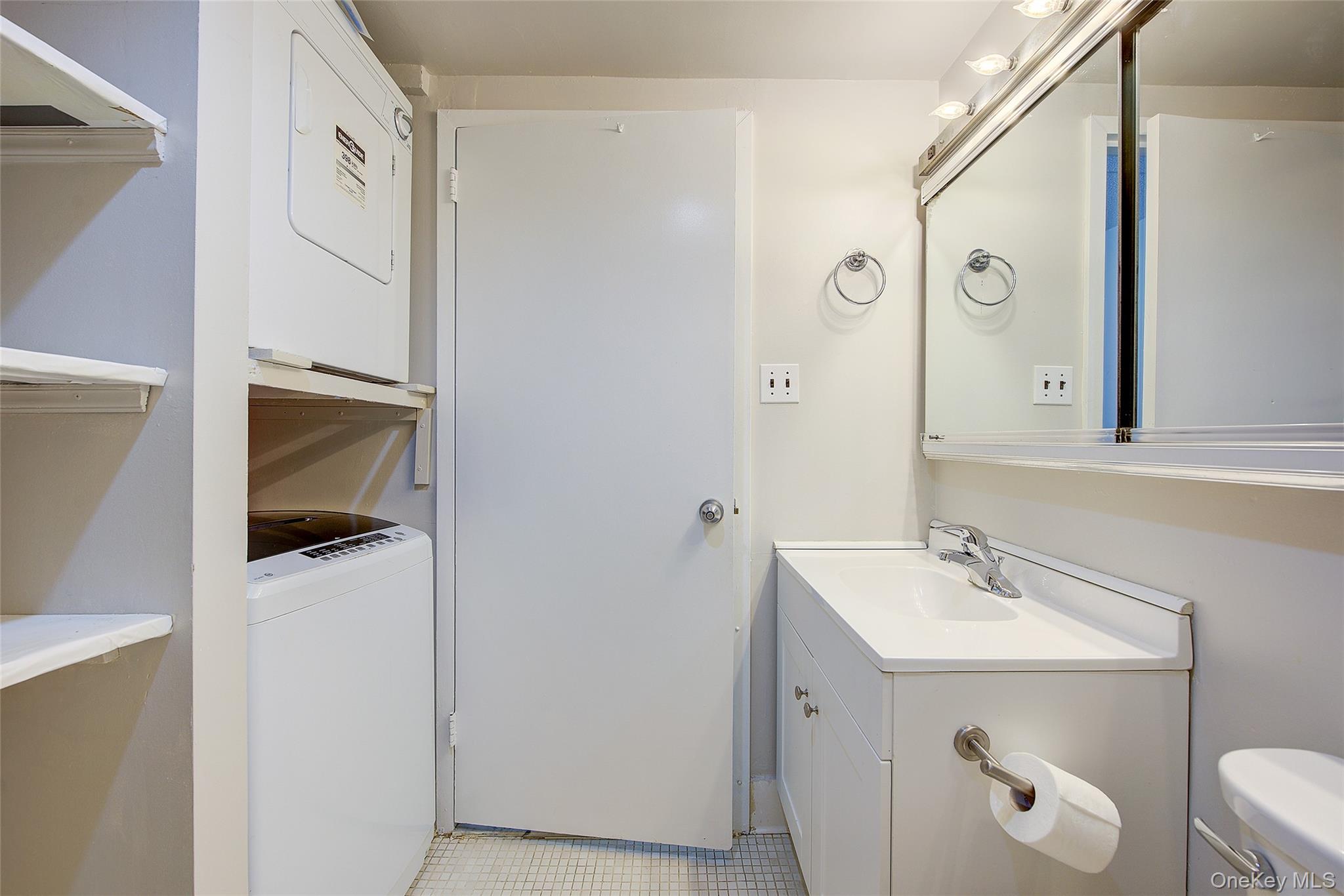 #17 photo, 209-33 26th Avenue, बेसाइड Bayside , NY 11360