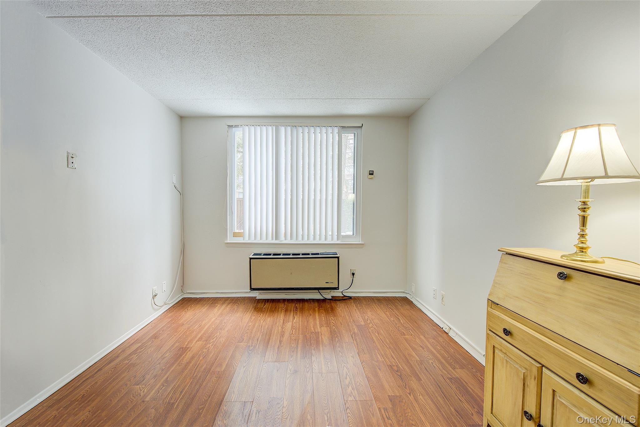 #20 photo, 209-33 26th Avenue, बेसाइड Bayside , NY 11360